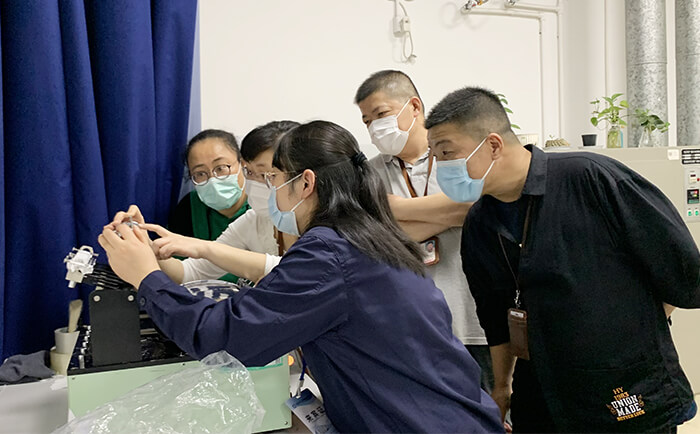 欢迎南京海关讲师莅临刘潭服装厂指导